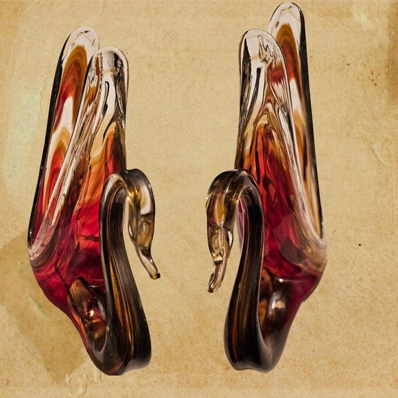 Art Glass Swan Napkin Holder Reds Browns Sooner Style Elegant Statement - Picture 8 of 11